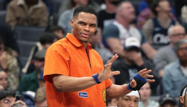 开云-保四岌岌可危！快艇拉响警报 小卡：想念韦少