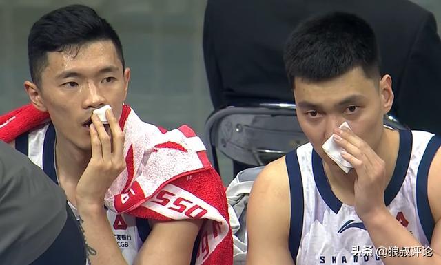 开云-复刻CBA名画！陈林坚和陈培东同时拿纸巾擦血引关注